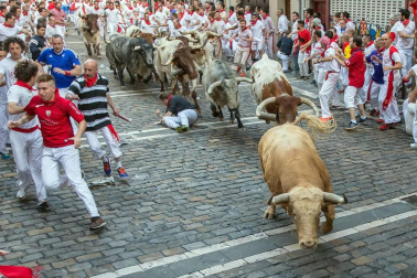 Imágenes exclusivas del primer encierro de 2017 de los fotógrafos de Diario de Navarra.
