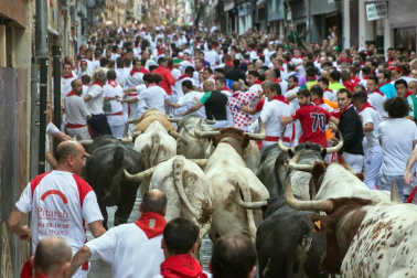 Imágenes exclusivas del primer encierro de 2017 de los fotógrafos de Diario de Navarra.