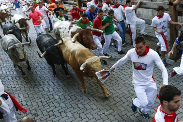 Imágenes exclusivas del primer encierro de 2017 de los fotógrafos de Diario de Navarra.