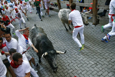 Imágenes exclusivas del primer encierro de 2017 de los fotógrafos de Diario de Navarra.