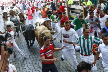 Imágenes exclusivas del primer encierro de 2017 de los fotógrafos de Diario de Navarra.