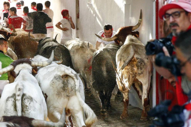 Imágenes exclusivas del primer encierro de 2017 de los fotógrafos de Diario de Navarra.