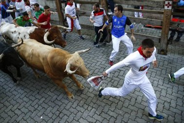 Imágenes exclusivas del primer encierro de 2017 de los fotógrafos de Diario de Navarra.
