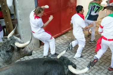 Imágenes exclusivas del primer encierro de 2017 de los fotógrafos de Diario de Navarra.