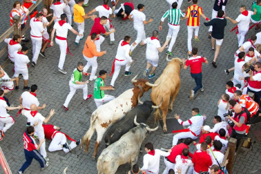 Imágenes exclusivas del primer encierro de 2017 de los fotógrafos de Diario de Navarra.