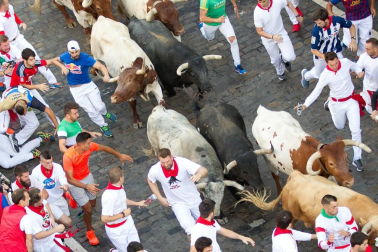 Imágenes exclusivas del primer encierro de 2017 de los fotógrafos de Diario de Navarra.