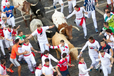 Imágenes exclusivas del primer encierro de 2017 de los fotógrafos de Diario de Navarra.