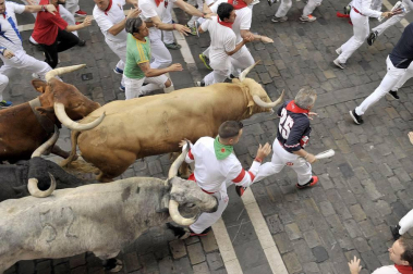 Imágenes exclusivas del primer encierro de 2017 de los fotógrafos de Diario de Navarra.