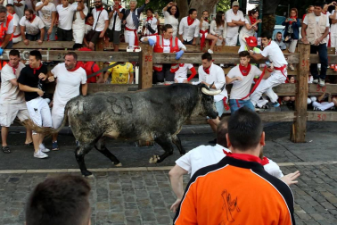 Imágenes exclusivas del primer encierro de 2017 de los fotógrafos de Diario de Navarra.