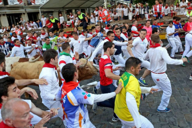 Imágenes exclusivas del primer encierro de 2017 de los fotógrafos de Diario de Navarra.