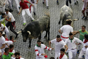 Imágenes exclusivas del primer encierro de 2017 de los fotógrafos de Diario de Navarra.
