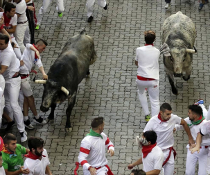 Imágenes exclusivas del primer encierro de 2017 de los fotógrafos de Diario de Navarra.