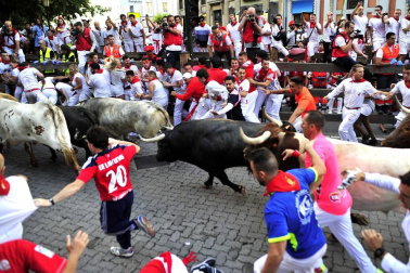 Imágenes exclusivas del primer encierro de 2017 de los fotógrafos de Diario de Navarra.