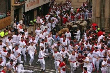 Imágenes exclusivas del primer encierro de 2017 de los fotógrafos de Diario de Navarra.