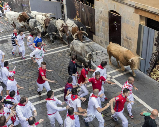 Imágenes exclusivas del primer encierro de 2017 de los fotógrafos de Diario de Navarra.