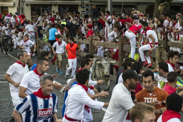 Imágenes exclusivas del primer encierro de 2017 de los fotógrafos de Diario de Navarra.
