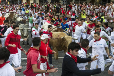 Imágenes exclusivas del primer encierro de 2017 de los fotógrafos de Diario de Navarra.