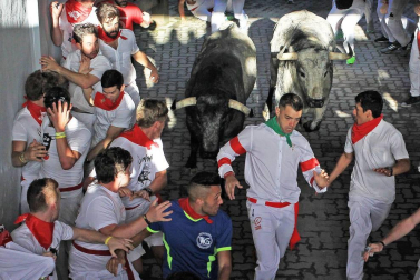Imágenes exclusivas del primer encierro de 2017 de los fotógrafos de Diario de Navarra.