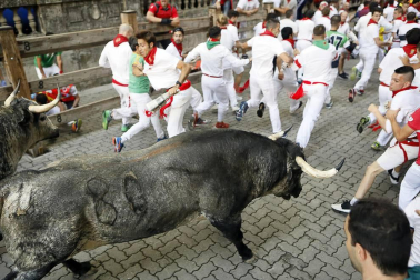 Imágenes exclusivas del primer encierro de 2017 de los fotógrafos de Diario de Navarra.