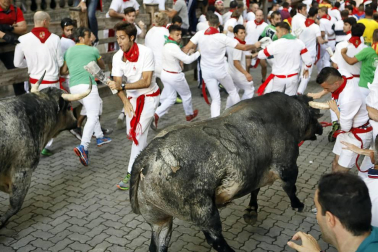 Imágenes exclusivas del primer encierro de 2017 de los fotógrafos de Diario de Navarra.