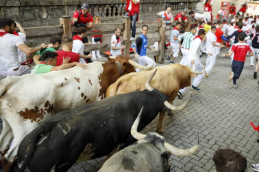 Imágenes exclusivas del primer encierro de 2017 de los fotógrafos de Diario de Navarra.