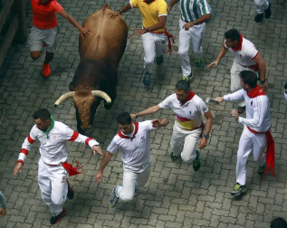 Imágenes del tercer encierro Sanfermines 2017.