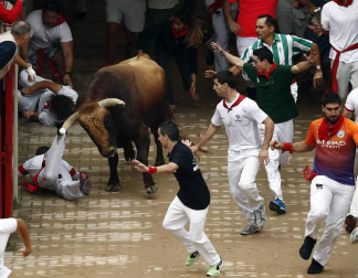 Imágenes del tercer encierro Sanfermines 2017.