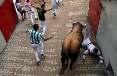 Imágenes del tercer encierro Sanfermines 2017.