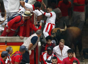 Imágenes del tercer encierro Sanfermines 2017.