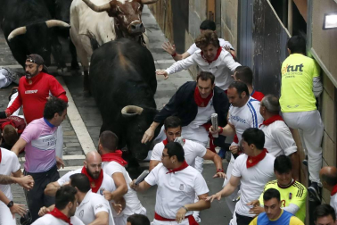 Secuencia de imágenes del susto en la calle Estafeta.