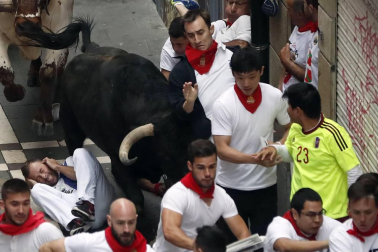 Secuencia de imágenes del susto en la calle Estafeta.