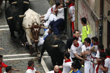 Secuencia de imágenes del susto en la calle Estafeta.