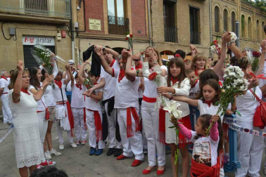 Imágenes de la ofrenda de los niños a San Fermín