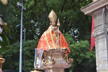 Imágenes de la ofrenda de los niños a San Fermín