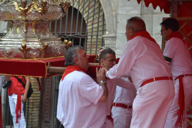 Imágenes de la ofrenda de los niños a San Fermín