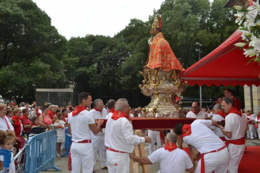 Imágenes de la ofrenda de los niños a San Fermín