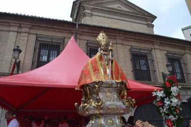 Imágenes de la ofrenda de los niños a San Fermín