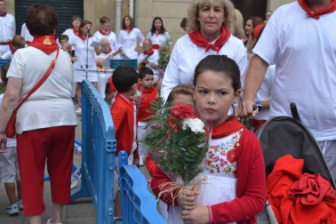 Imágenes de la ofrenda de los niños a San Fermín