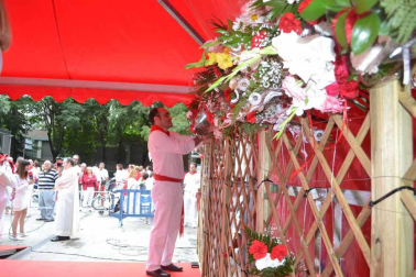 Imágenes de la ofrenda de los niños a San Fermín