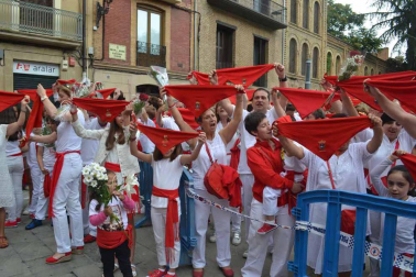 Imágenes de la ofrenda de los niños a San Fermín