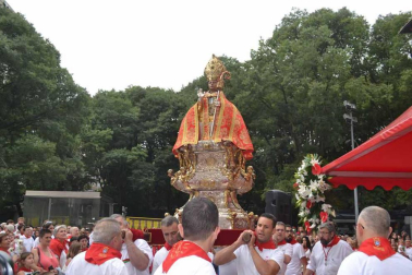 Imágenes de la ofrenda de los niños a San Fermín