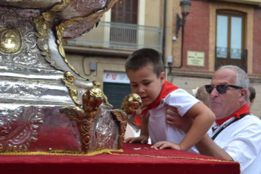 Imágenes de la ofrenda de los niños a San Fermín