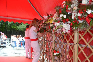Imágenes de la ofrenda de los niños a San Fermín