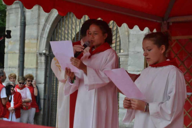 Imágenes de la ofrenda de los niños a San Fermín