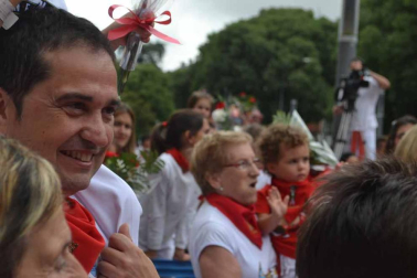 Imágenes de la ofrenda de los niños a San Fermín