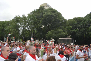 Imágenes de la ofrenda de los niños a San Fermín