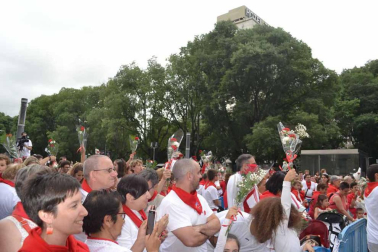 Imágenes de la ofrenda de los niños a San Fermín