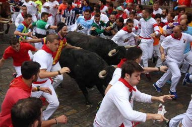 Imágenes del cuarto encierro de San Fermín de Pamplona