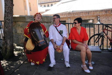 Los Sanfermines son alegría, diversión, camaradería y hospitalidad: comparte con nosotros tus mejores momentos de las fiestas.