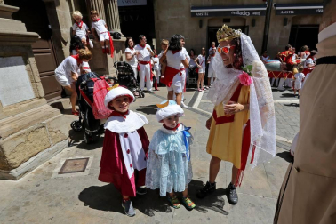 Los Sanfermines son alegría, diversión, camaradería y hospitalidad: comparte con nosotros tus mejores momentos de las fiestas.